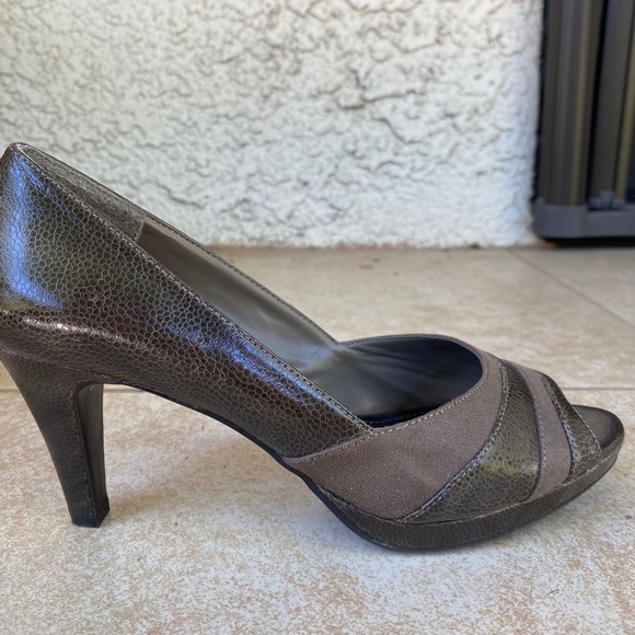 East Fifth Brown Peep Toe Heels - Picture 8 of 13